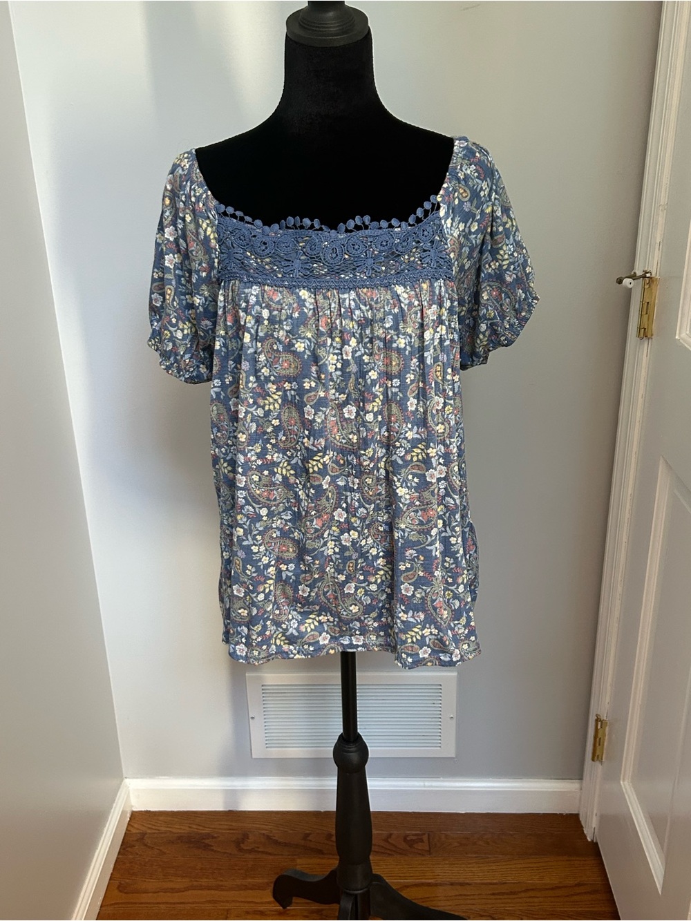 Absolutely Famous Paisley Floral Lace Trim Blouse Size L